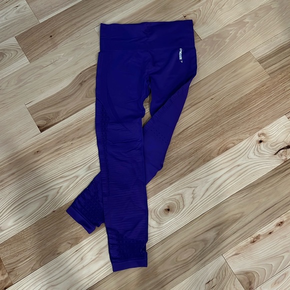 Electric purple Gymshark leggings - like new! - Picture 1 of 3